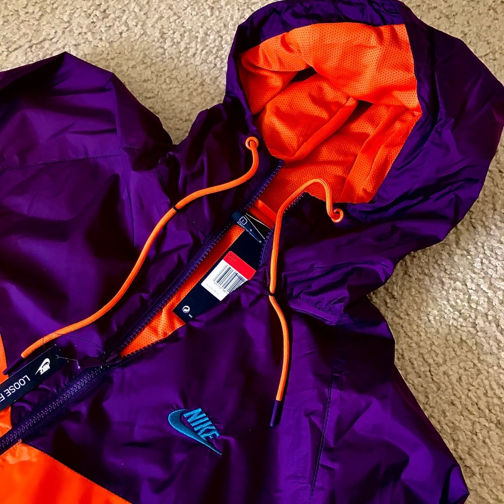 Brand new Nike Men’s Windbreaker Sz LG